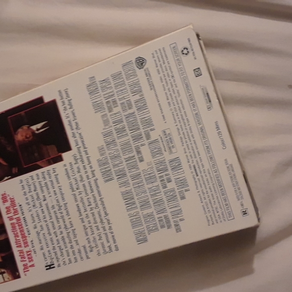 6/$15 Disclosure Warner bros VHS video tape - Picture 5 of 8